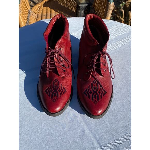 BiARRiTZ Fashions 8.5B Red Leather Bootie, Made in Chile Black Toe Detail EUC - Picture 6 of 9